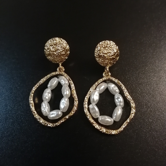 Golden earrings with white stones - Picture 1 of 5